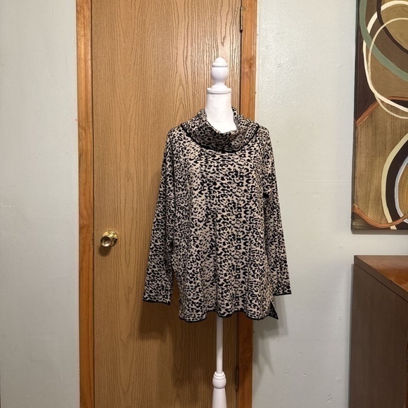 Calvin Klein Sweaters - Calvin Klein Large Multi-Color w/Animal Print Long Sleeve Turtleneck Sweater